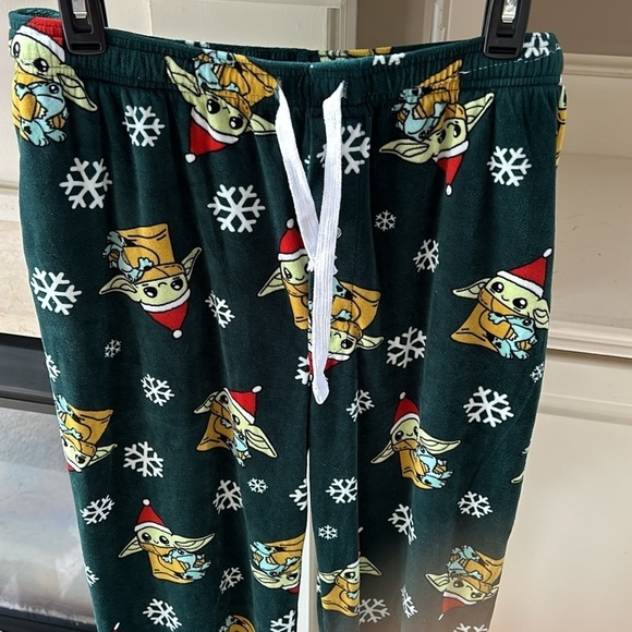 Star Wars Men’s Mandalorian Grogu Santa Pajama Pants Size XL - Picture 1 of 12